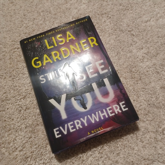 LISA GARDNER 'Still See You Everywhere' Hardback - Picture 2 of 6
